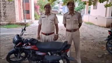 #PS जायल ;- मोटरसाइकिल चोरी के प्रकरण में चोरी की मोटरसाइकिल बरामद कर विधि से संघर्षरत एक नाबालिग बालक को किया #निरूद्ध।