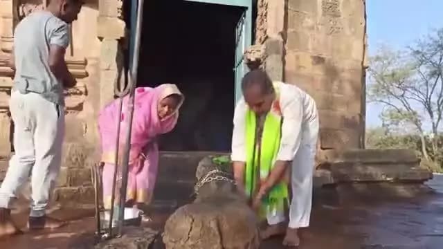पवित्र सावन मास के दसवें दिवस पर आइए जानते हैं कोरबा जिले के पाली स्थित प्राचीन शिव मंदिर के बारे में।
देवाधिदेव महादेव की कृपा आप सभी पर सदैव बनी रहे।
#छत्तीसगढ़_के_शिवालय #Korba