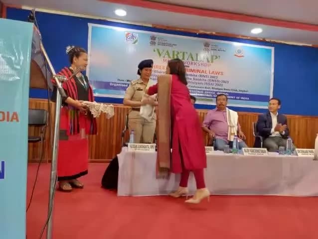 পি.আই.বি ইম্ফালনা মনিপুর প্রেস ক্লবতা পাঙথোকপা #NewCriminalLaws গী মতাংদা মীদিয়া ৱার্কশোপ #Vartalap তা মীথুংলেনশিং ওকপা।
#AzadBharatKeApneKanoon
#NayeBharatKeNayeKanoon