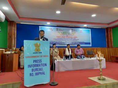 PIB, ইম্ফালনা মনিপুর প্রেস ক্লবতা #NewCriminalLaws গী মতাংদা পাঙথোকপা মীদিয়া ৱার্কশোপ #Vartalap, PIB ইম্ফালগী দিরেক্তর দা. এঙম পামেনা তরাম্না ওকপগী ৱারোল পীবগা লোইননা মখা চত্থবা