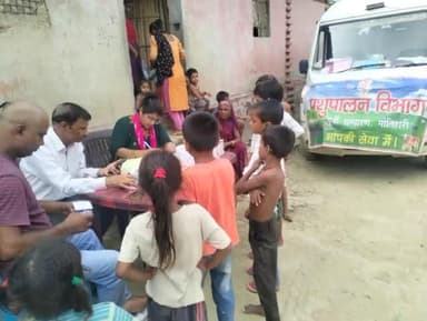 आज दिनांक 13/08/2024 को पूर्वी चंपारण जिला के पताही प्रखंड अंतर्गत गोनाही ग्राम में चलंत पशु चिकित्सा सह जागरूकता शिविर आयोजित किया गया जिसमे कुल 32 पशुपालको के कुल 277 छोटे बड़े पशुओ के लिए निः शुल्क दवा वितरण एवम चिकित्सीय परामर्श दिय