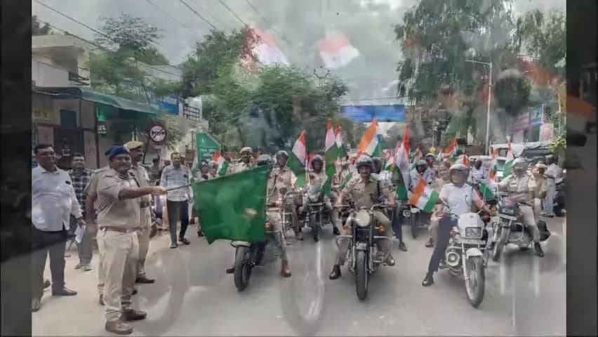 #हर_घर_तिरंगा_अभियान
#जिला_पुलिस_ द्वारा हर घर तिरंगाअभियान के तहत श्रीगंगानगर में बाइक रैली का आयोजन किया गया।