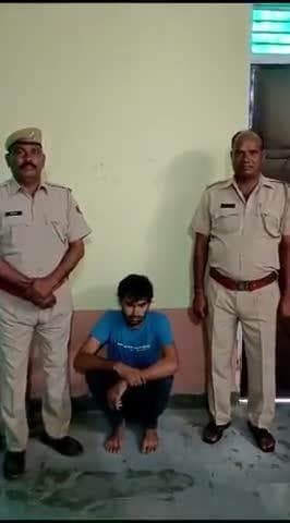 #Dausa #बैजूपाड़ा: थाना पुलिस ने बलात्कार के आरोपी को किया गिरफ्तार
आरोपी पवन मीणा निवासी बड़ी कमालपुरा को किया गिरफ़्तार, घटना में प्रयुक्त वाहन मोटर साईकिल को किया जप्त, थाना क्षेत्र की एक महिला ने 4 अगस्त को करवाया था मामला दर्ज