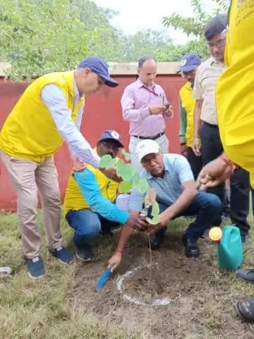 बरेका में #एक_पेड़_माँ_के_नाम अभियान के अंतर्गत पौधरोपण