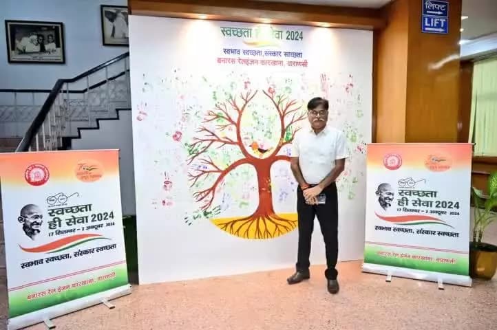 बनारस रेल इंजन कारखाना में “स्वच्छ भारत मिशन” के अंतर्गत महाप्रबंधक श्री सुशील कुमार श्रीवास्तव ने दिलायी स्वच्छता शपथ।
#SHS2024 #SwachhataHiSeva2024 #SwabhavSwachhata #SanskaarSwachhata
@railminindia