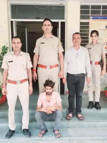 जिला कोटा ग्रामीण पुलिस की #अपराधियों के खिलाफ #निरंतर_कार्यवाही_जारी
थाना कैथून पुलिस ने 02 माह से चल रहे #फरार चोर गिरोह #बाबा_009 के सदस्य को गिरफ्तार करने में सफलता हासिल की
@PoliceRajasthan