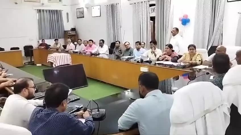 पूर्वी चंपारण जिला स्थापना दिवस 2 अक्टूबर को मनाया जाएगा। जिलाधिकारी के द्वारा बैठक कर स्थापना दिवस समारोह के भव्य आयोजन का दिया गया निर्देश