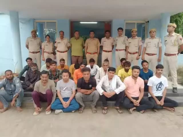 जिला कोटा ग्रामीण पुलिस द्वारा #एरिया_डोमिनेशन_अभियान की कार्यवाही के तहत 72 #विशेष_टीमों के 253 अधिकारी /कर्मचारियों द्वारा 284 स्थानो पर #दबिश देकर
142 #अपराधियों को #गिरफ्तार करने में हासिल की सफलता
@PoliceRajasthan @IgpKota
@SujitShan