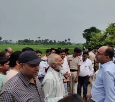 जिलाधिकारी, पटना एवं वरीय पुलिस अधीक्षक, पटना द्वारा बिहटा एयरपोर्ट के रनवे विस्तार हेतु एयरपोर्ट के दोनों तरफ़ स्थल निरीक्षण किया गया तथा स्थानीय जनप्रतिनिधियों एवं लोगों से विमर्श किया गया।
#Bihta
#CivilAviation