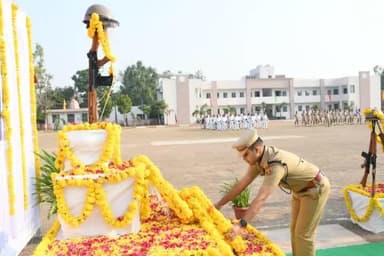 आज दिनांक 21 अक्टूबर 2024 को #पुलिस_शहीद_दिवस के उपलक्ष में #सुजीत_शंकर पुलिस अधीक्षक जिला कोटा ग्रामीण ने #शहीदों को नमन कर, फूल अर्पित किए
@PoliceRajasthan
@IgpKota
@SujitShank2020