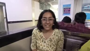 A happy passenger expresses her views on the #FestivalSpecialArrangements made by the Railways.
📍ANVT Railway Station