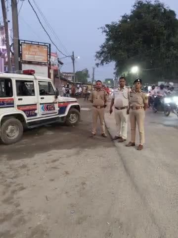 पुलिस अधीक्षक, कटिहार के निर्देशानुसार आगामी पर्व त्योहारों के दृष्टिगत सुरक्षा व्यवस्था सुनिश्चित करने हेतु कटिहार जिला के विभिन्न थाना क्षेत्र स्थित #ज्वैलरी_शॉप एवं चौक-चौराहों के आस पास सक्रियता के साथ मौजूद #कटिहार_पुलिस।