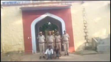 पुलिस थाना #जमवारामगढ़ ने दो #गौ_तस्कर गिरफ्तार कर कब्जे से 3 गाय व 1 बछड़ा तथा एक टेम्पू किया जब्त।