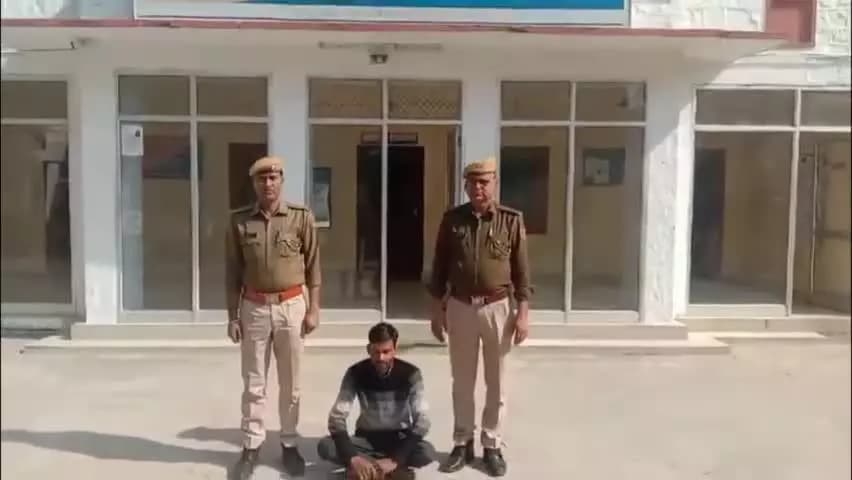 पुलिस थाना #गोविन्दगढ ने चोरी की मोटरसाईकिल बरामद कर चोरी के आरोपी को किया गिरफ्तार।