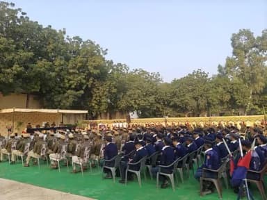 श्री राजेंद्र सिंह पुलिस आयुक्त महोदय द्वारा रिजर्व पुलिस लाईन रातानाडा में पुलिस अधिकारियों एवं जवानों की ली गई #संपर्क_सभा...
दिए गए आवश्यकउचित दिशा निर्देश...
महिला शक्ति आत्मरक्षा केंद्र के मास्टर ट्रेनर टीम द्वारा आत्म रक्षा तकनिको