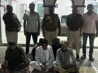जिला कोटा ग्रामीण पुलिस की #अवैध_जुआ_सट्टा के अपराधियों के खिलाफ कार्यवाही
थाना रामगंजमंडी ने 05 अपराधियों को #गिरफ्तार कर, उनके पास से जुआ रकम 53200 रुपये #जप्त करने में सफलता हासिल की
@PoliceRajasthan