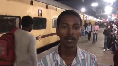 त्योहारी सीजन में स्पेशल ट्रेन चलने से अचल जी को लखनऊ से आसानी से टिकट मिल गया।
#FestivalSpecialArrangements