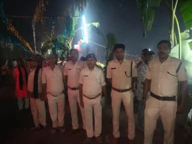 पुलिस अधीक्षक महोदय के निर्देशन में के #छठ_पूजा को शांतिपूर्ण माहौल में संपन्न करने हेतु तत्पर #सहरसा_पुलिस l
लोक आस्था के महापर्व छठ पूजा के अंतिम दिन ऊषा काल में उदयीमान सूर्य को अर्घ देने का रहे श्रद्धालुओ की सुरक्षा व्यवस्था को सुनि