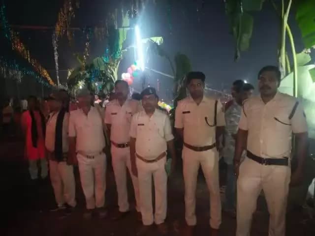 पुलिस अधीक्षक महोदय के निर्देशन में के #छठ_पूजा को शांतिपूर्ण माहौल में संपन्न करने हेतु तत्पर #सहरसा_पुलिस l
लोक आस्था के महापर्व छठ पूजा के अंतिम दिन ऊषा काल में उदयीमान सूर्य को अर्घ देने का रहे श्रद्धालुओ की सुरक्षा व्यवस्था को सुनि