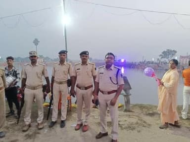 #छठ_पूजा को शांतिपूर्ण माहौल में संपन्न करने हेतु तत्पर #कैमूर_पुलिस l
लोक आस्था के महापर्व छठ पूजा (उषा अर्घ्य) के अवसर पर विधि व्यवस्था संधारण एवं सुरक्षा व्यवस्था को सुनिश्चित करने के लिए सभी घाटों/ मार्गों पर सक्रियता के साथ मौजूद हैं.