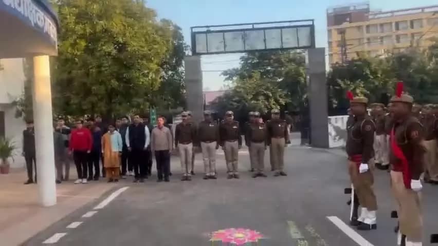 आप सभी को #गणतंत्र_दिवस की हार्दिक शुभकामनाएं 🇮🇳
#भरतपुर_पुलिस ने हर्षोल्लास से मनाया #गणतंत्र_दिवस🇮🇳
