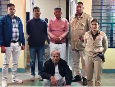 जिला कोटा ग्रामीण पुलिस की #बड़ी_कार्यवाही
थाना सुकेत पुलिस ने 57 साल से #हत्या के प्रकरण में चल रहे फरार 01 आरोपी को #गिरफ्तार करने में सफलता हासिल की
आरोपी पर 25000 रूपये के #ईनाम की थी घोषणा