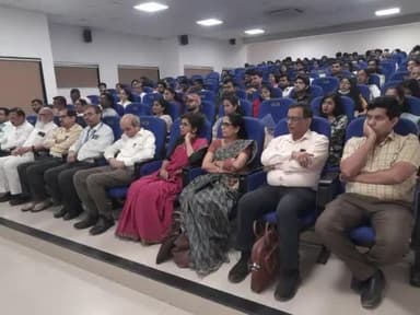 कुष्ठरोग कार्यशाळा रायगड जिल्ह्यातील पनवेल महानगरपालिका व एमजीएम हॉस्पिटल यांच्या संयुक्त विद्यमानाने खाजगी वैद्यकीय व्यवसायिकांची कुष्ठरोग संदर्भात कार्यशाळेचे आयोजन करण्यात आले त्यावेळी एमजीएम हॉस्पिटलचेचान्सर डॉक्टर दळवी सर त्वचारोग तज्ञ