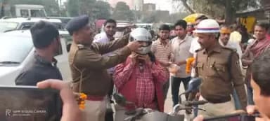 #बिहार_पुलिस_सप्ताह_2025 के अवसर पर कटिहार जिला के यातायात पुलिस द्वारा कटिहार के शहरी क्षेत्रों में #हेलमेट_लगाओ_जान_बचाओ अभियान चलाया गया I