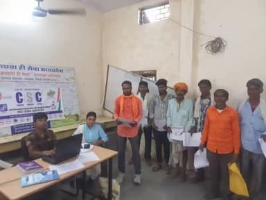 मत्सय विभाग रतलाम द्वारा आयोजित कैंप में NFDP फिशरिश रजिस्ट्रेशन सीएससी द्वारा किए गए ।