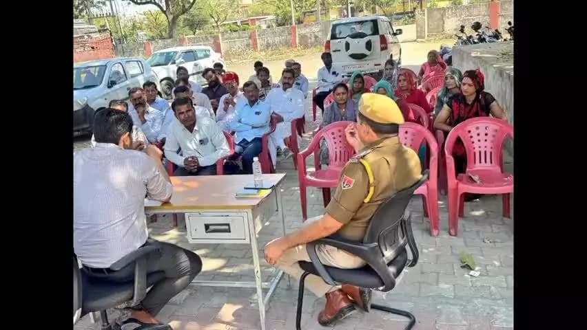 आगामी त्योंहारों को देखते हुए थाना चंदवाजी माधोराजपुरा व नरेना पर #सीएलजी की बैठक आयोजित की गई।