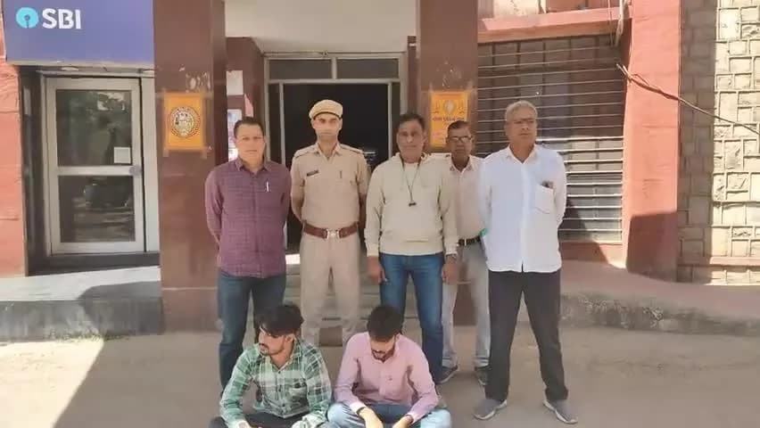जिला पुलिस अधीक्षक दौसा #श्री_सागर_राणा_IPS के निर्देशन में #श्री_मनोहरलाल_मीना RPS St/sc सेल जिला दौसा नेतृत्व में अपहरण व हत्या के 10-10 हजार रुपए के ईनामी मुल्जिम लखन सिंह व अरूण को किया गिरफ्तार।
#DausaPolice
#pslalsot_dausa