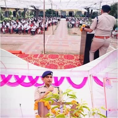 जिला पुलिस अधीक्षक दौसा #श्री_सागर_राणा_IPS के निर्देशानुसार वृत्ताधिकारी वृत दौसा #श्री_रवि_प्रकाश_शर्मा द्वारा रामकरण जोशी उच्च माध्यमिक विधालय, दौसा में तक़रीबन 300 विद्यार्थियों को पोक्सो अधिनियम, साइबर अपराध, नशे की प्रवृत्ति पर रोकथा