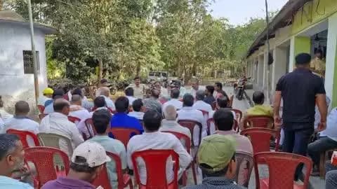 आज दिनांक-29.03.25 को कदवा थाना परिसर में आगामी पर्व #ईद, #रामनवमी, एवं #चैती_छठ को शांतिपूर्ण माहौल में सम्पन्न कराने हेतु आमजनों के साथ #शांति_समिति की बैठक आयोजित की गई।