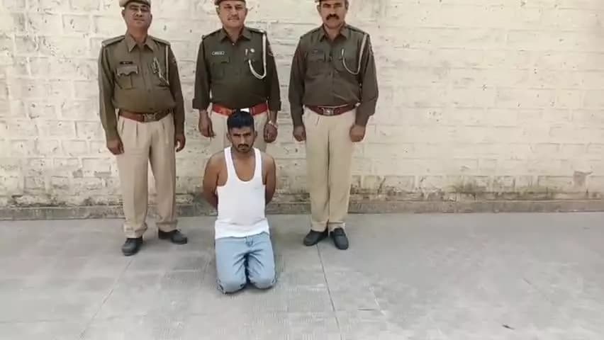 #Balotra: बालोतरा पुलिस द्वारा 2000₹ का ईनामी अपराधी श्रवण गिरफ्तार।
थाना मण्डली के अवैध डोडा पोस्त मामले में था फरार।
#BalotraPolice #InamiApradhi