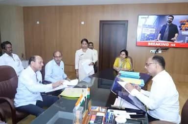जिलाधिकारी, पटना द्वारा समाहरणालय में आयोजित ‘जिला जनता दरबार’ में लोगों से मिलकर उनकी समस्याओं को सुना गया तथा विधिवत समाधान की कार्रवाई की गई।
#PublicInterest