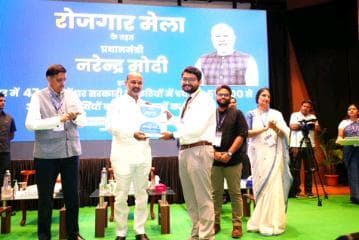 Hon'ble Minister of State for Home affairs Shri Bandi Sanjay kumar, handed out appointment letters to 100 candidates belonging to various departments viz. CBIC, Dept of Financial Services, CWC, Dept of Posts, EPF etc