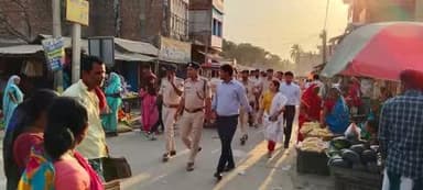 #रामनवमी_पर्व_2025 को शांतिपूर्ण माहौल में सम्पन्न कराने हेतु सक्रिय कटिहार पुलिस...
आज दिनांक 05.04.25 को #अमदाबाद थाना क्षेत्र अंतर्गत विधि-व्यवस्था संधारण हेतु कटिहार_पुलिस द्वारा फ्लैग मार्च निकाला गया ।
