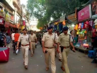 #रामनवमी_पर्व_2025 को शांतिपूर्ण माहौल में सम्पन्न कराने हेतु सक्रिय कटिहार पुलिस...
आज दिनांक 05.04.25 को #कटिहार जिला के शहरी थाना क्षेत्र अंतर्गत विधि-व्यवस्था संधारण हेतु पुलिस अधीक्षक, कटिहार द्वारा फ्लैग मार्च निकाला गया एवं धार्मिक
