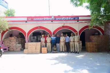 जिला कोटा ग्रामीण पुलिस की #अवैध_शराब के खिलाफ #निरंतर_कार्यवाही जारी
थाना मोड़क ने #अवैध_अंग्रेजी_शराब की 241 पेटी जप्त करते हुए, 01 तस्कर को #गिरफ्तार करने में सफलता हासिल की