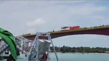 Historic Moment!🚆🇮🇳
Hon'ble Prime Minister Shri Narendra Modi flags off the first train on the iconic #NewPambanBridge marking a new era in India's railway infrastructure!