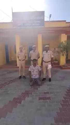जिला पुलिस अधीक्षक, जैसलमेर सुधीर चौधरी के निर्देशन में, पुलिस थाना कोतवाली जैसलमेर द्वारा शहीद जयसिंह चौराहा पर वाहन से टक्कर मारने वाले बदमाश को किया गिरफतार