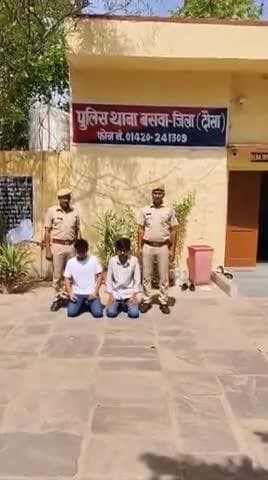 #दौसा_पुलिस
DST टीम दौसा व पुलिस बसवा थाना पुलिस की बड़ी कार्यवाही।
एक अवैध देशी पिस्टल सहित 10 जिंदा कारतूस बरामद, आरोपी हरिसिंह धौलान जिला अलवर व हरकेश मीना ऐचेडी जिला दौसा को किया गिरफ्तार.