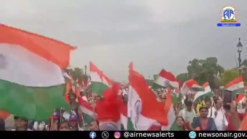 To celebrate the valour of India's Armed Forces after the success of #OperationSindoor, citizens organize a #TirangaYatra at India Gate in New Delhi. #IndianArmy | #IndianArmedForces |
@airnewsalerts
@railminindia