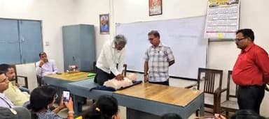 बरेका नागरिक सुरक्षा संगठन द्वारा वाराणसी के 45 शिक्षकों को विशेष रूप से आपदा प्रबंधन का प्रशिक्षण दिया गया, जिसमें सीपीआर, फायर सेफ्टी एवं अन्य सभी प्रकार के आपदा से निपटने हेतु उपयोगी जानकारी दी गई !
#DisasterManagement
@railminindia