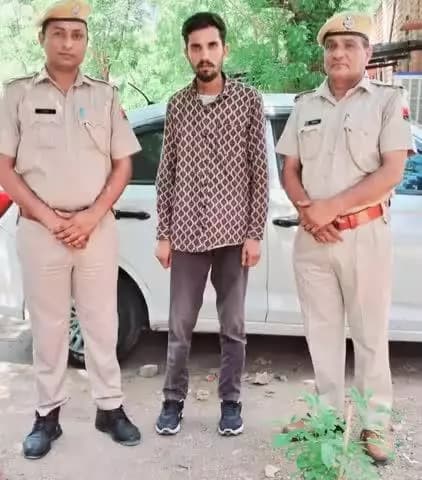 #PaliPolice
थाना इंडस्ट्रियल एरिया पाली टीम की कार्रवाई, थाने के टॉप 10 में वांछित अपराधी अजितदान को किया गिरफ्तार।