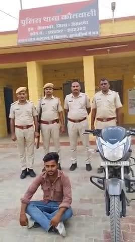 जिला पुलिस अधीक्षक जैसलमेर सुधीर चौधरी के निर्देशन में, ऑपरेशन वेलकम के तहत जिला विशेष टीम की लपकों के विरूद्ध कार्यवाही, पुलिस थाना कोतवाली जैसलमेर द्वारा पर्यटकों को झुठे प्रलोभन देकर तंग व परेशान करने वाले लपके को किया गिरफतार