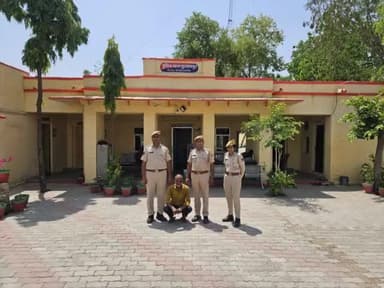 कोटा ग्रामीण पुलिस की #अवैध_मादक_पदार्थ के खिलाफ #बड़ी कार्यवाही
थाना सुल्तानपुर ने 297 ग्राम #अवैध_गांजा जप्त कर,
01 आरोपी को गिरफ्तार करने में सफलता हासिल की
@PoliceRajasthan