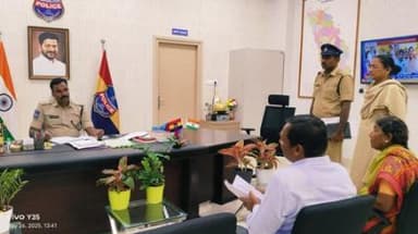 పోలీస్ ప్రజావాణి.. బాధితులకు భరోసా కల్పించాలని పోలీస్ అధికారులను ఎస్పీ నరసింహ ఐపీఎస్ గారు ఆదేశించారు. వృద్ధాప్యంలో ఉన్న తల్లిదండ్రుల బాధ్యత వారసులదే, తల్లిదండ్రుల పోషణ విస్మరించినట్లు ఫిర్యాదులు వచ్చినట్లయితే వారి చట్టపరంగా చర్యలు తప్పవు.