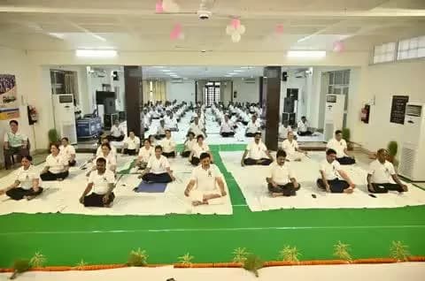 हर सुबह योग, हर दिन नई प्रेरणा
बरेका में महाप्रबंधक श्री नरेशपाल सिंह के नेतृत्व में विभिन्न स्थानों पर उत्कृष्ट योग प्रशिक्षकों के द्वारा योग कार्यक्रम सम्पन्न
#IDY2025#yogaforoneearthonehealth
@railminindia @moayush