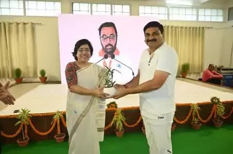 हर सुबह योग, हर दिन नई प्रेरणा
बरेका में महाप्रबंधक श्री नरेशपाल सिंह के नेतृत्व में विभिन्न स्थानों पर उत्कृष्ट योग प्रशिक्षकों के द्वारा योगाभ्यास कार्यक्रम सम्पन्न
#IDY2025
@railminindia @moayush